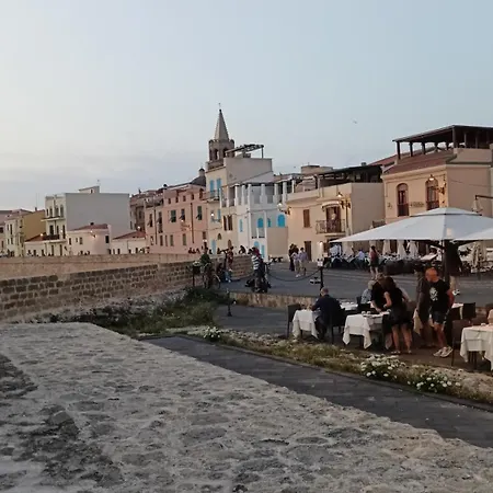 فندق مبيت وإفطار Le Peonie ألغيرو